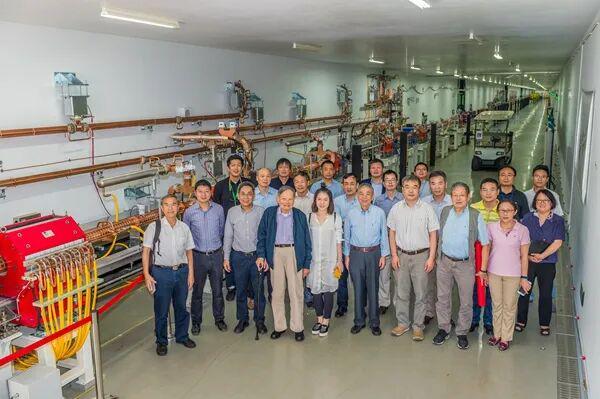 2008年杨振宁在张江回答了“什么是创新？”(图1)