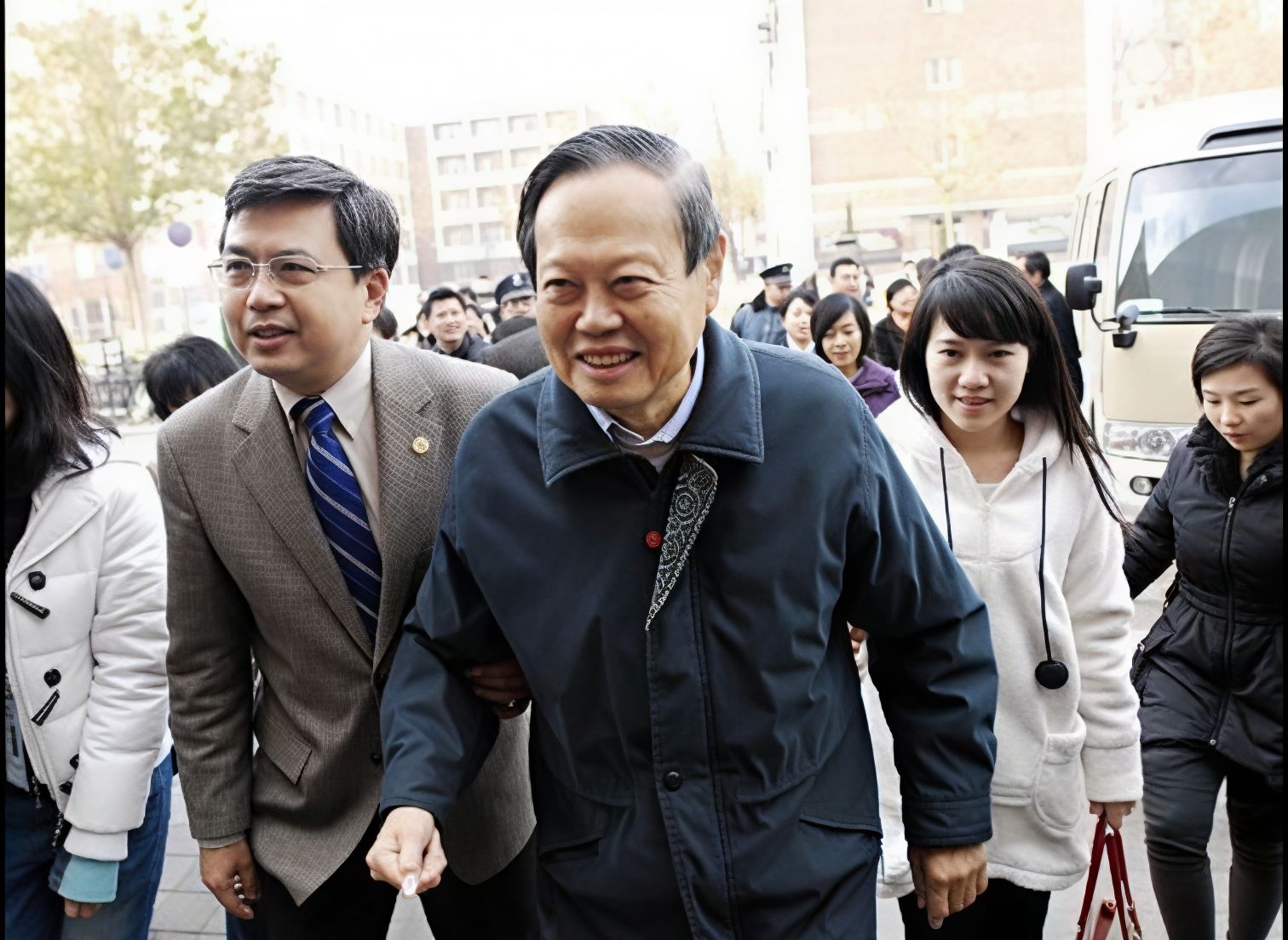 天津大学师生深切缅怀杨振宁先生(图3)