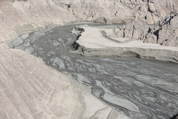 太空可见的干涸！“绝望的德黑兰人能去哪呢？”(图1)