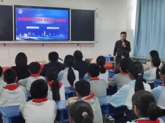 逐光而行—科学家精神宣讲活动点亮学子科学梦想(图3)