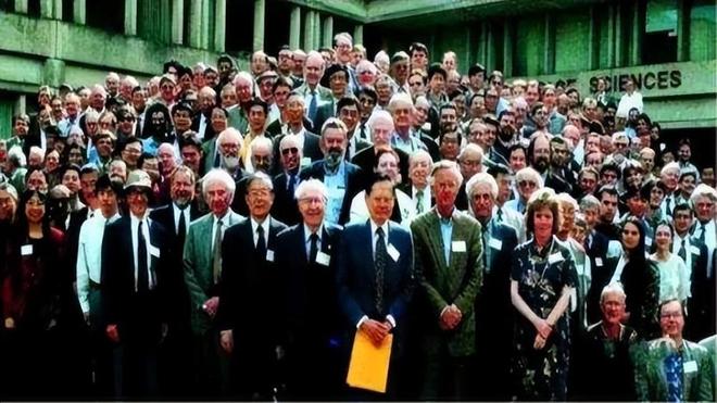 对粒子物理学的伟大贡献：杨振宁站在当代C位(图1)