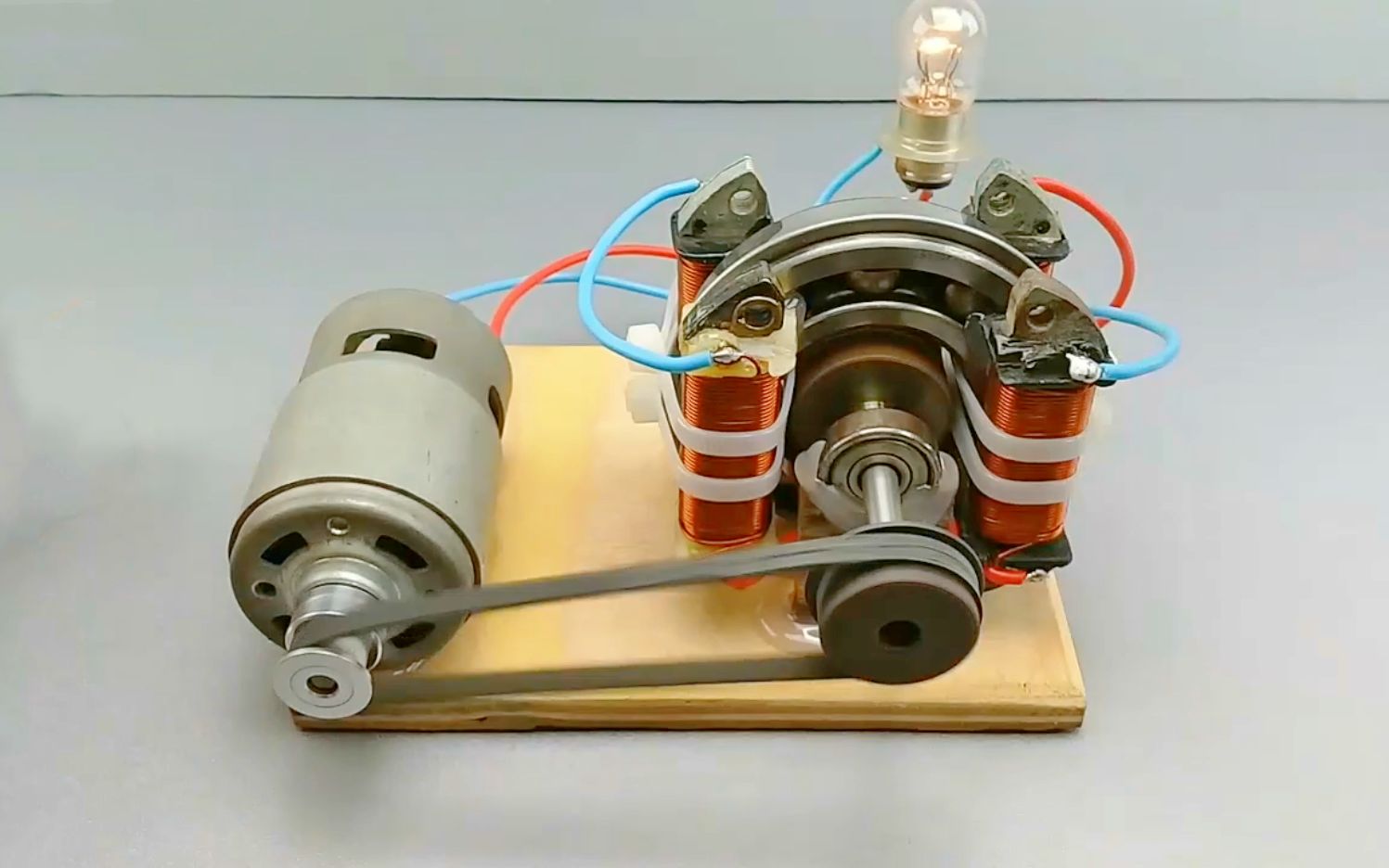 50年李克农给毛人凤发去一封电报毛人凤瞬间瘫倒电报说了什么(图1)